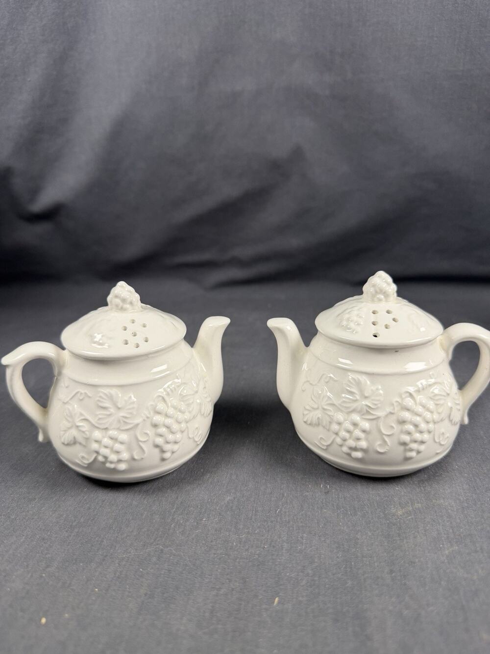 VTG MCM Ceramic Teapot Salt Pepper Shakers Enesco Japan White Grapevine